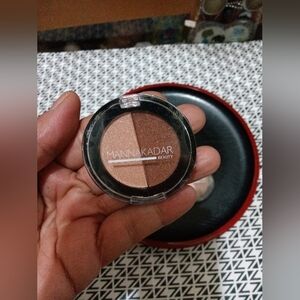 Manna Kadar Bronzer Highlighter Compact